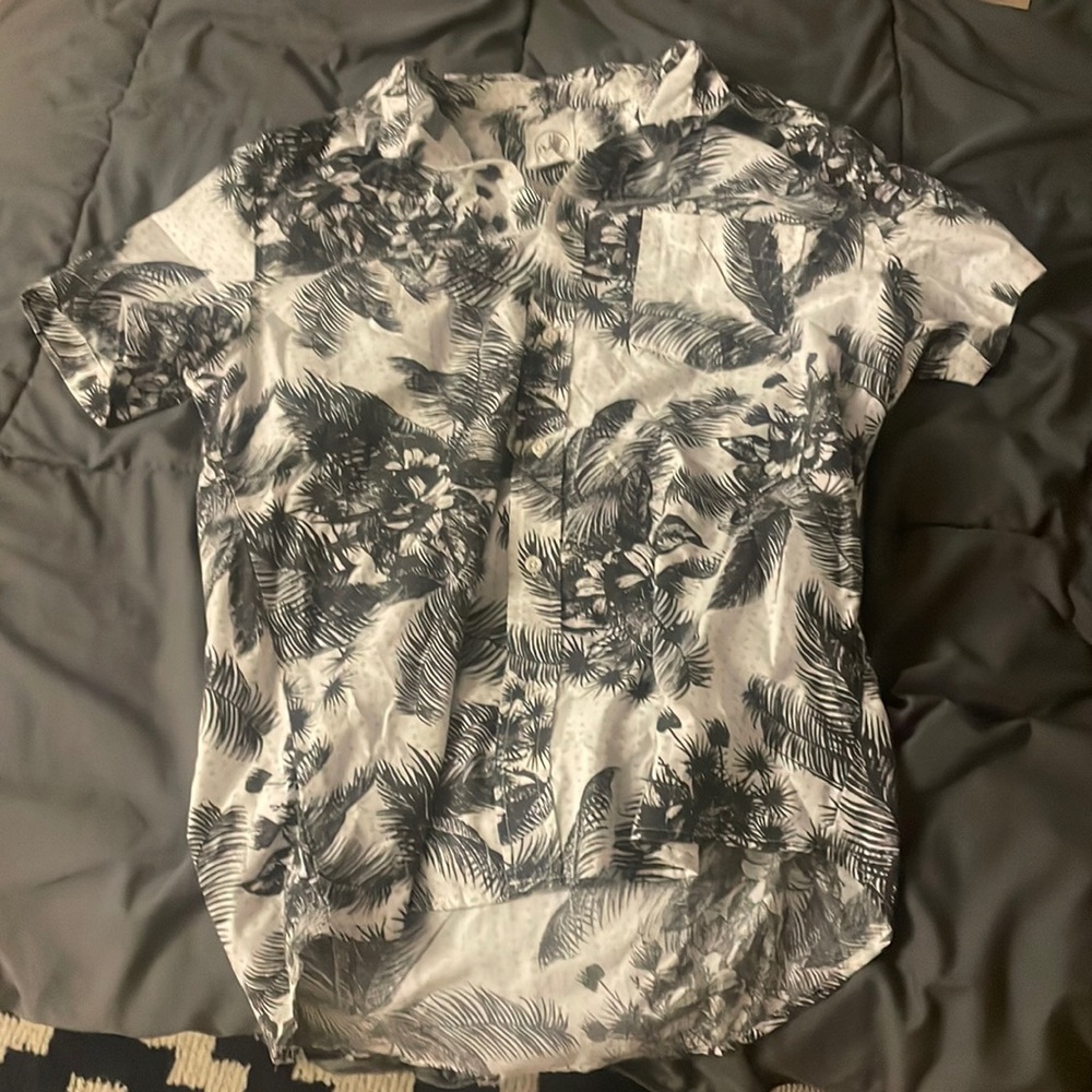 Body Glove Short Sleeve Button Down